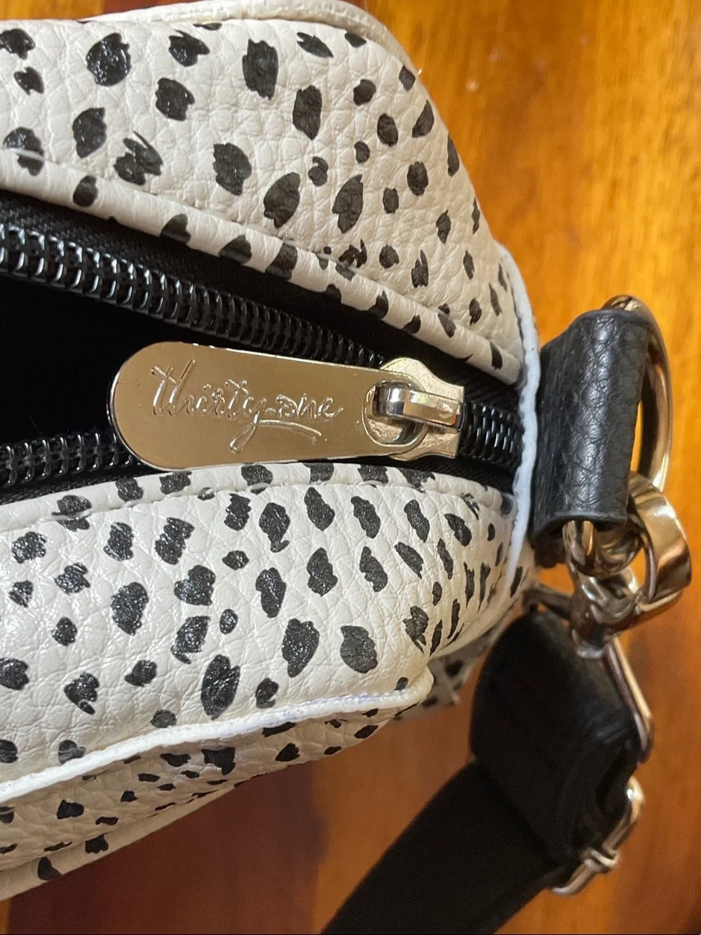 thirty-one White Crossbody Bag with Black Speckled Print